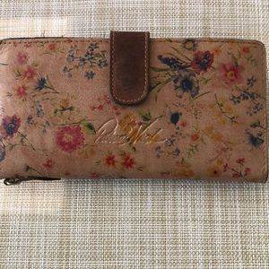 Patricia Nash Valentina Bi-Fold Wristlet Wallet